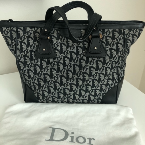 Dior Handbags - Dior iconic monogram 90’s stylish black ❤️